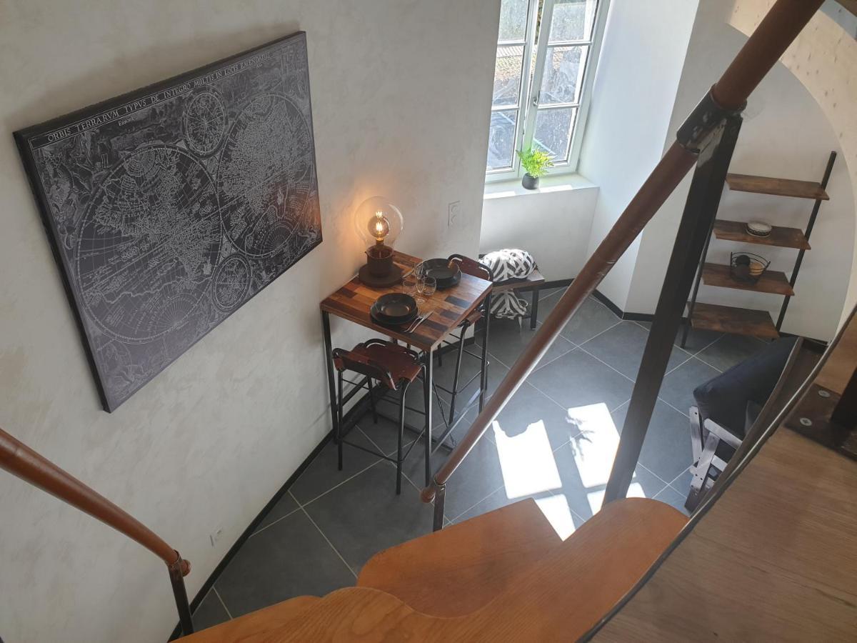Tour De Lacuzon 돌 외부 사진